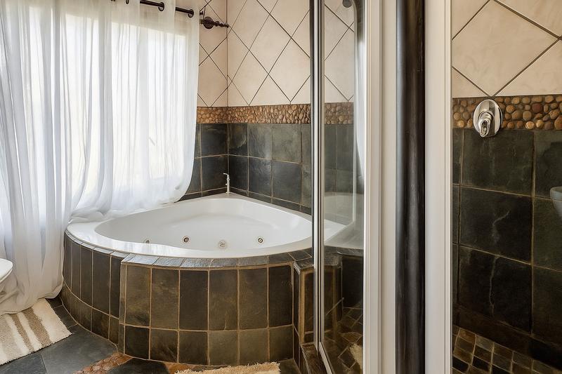 5 Bedroom Property for Sale in Eldoraigne Gauteng