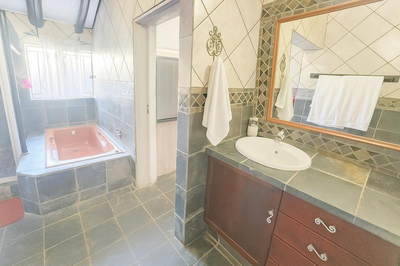5 Bedroom Property for Sale in Eldoraigne Gauteng