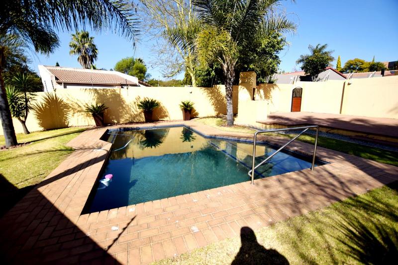 2 Bedroom Property for Sale in Lonehill Gauteng