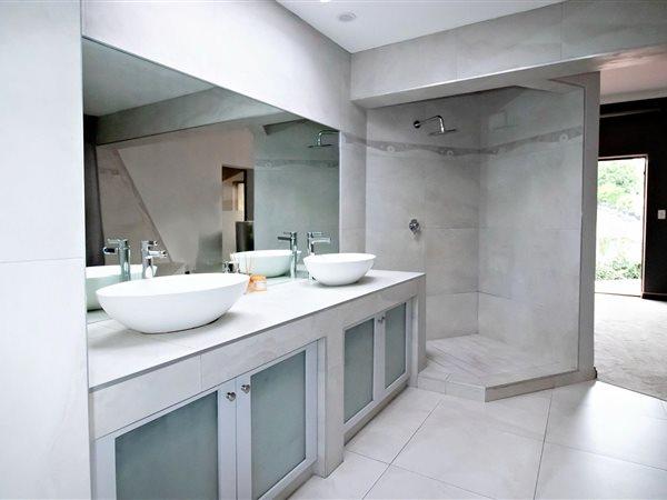 To Let 5 Bedroom Property for Rent in Hurlingham Gauteng