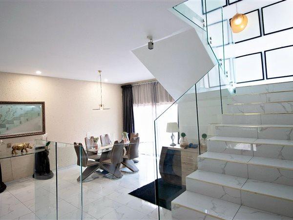 To Let 5 Bedroom Property for Rent in Hurlingham Gauteng
