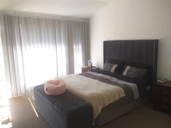 To Let 4 Bedroom Property for Rent in Sandown Gauteng