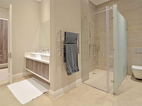 To Let 5 Bedroom Property for Rent in Waterfall Country Estate Gauteng