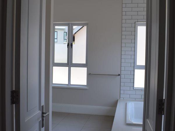 To Let 5 Bedroom Property for Rent in Waterfall Country Estate Gauteng
