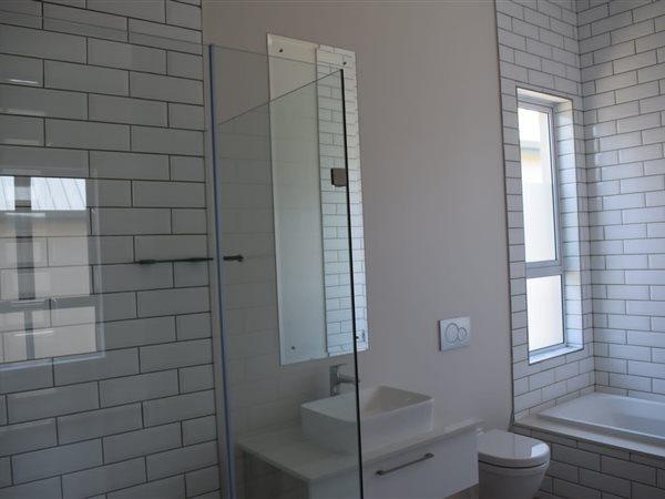 To Let 5 Bedroom Property for Rent in Waterfall Country Estate Gauteng