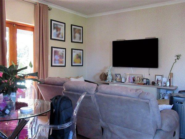 2 Bedroom Property for Sale in Maroeladal Gauteng