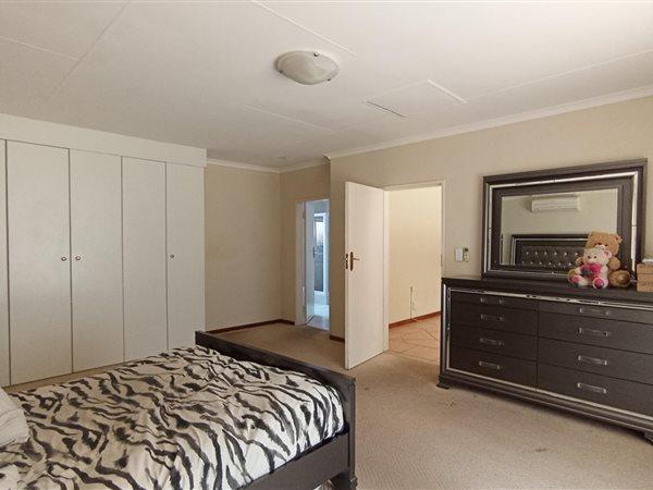 5 Bedroom Property for Sale in Gallo Manor Gauteng