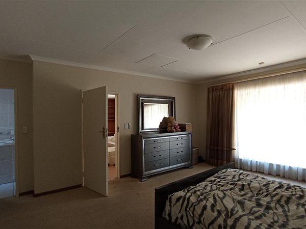 5 Bedroom Property for Sale in Gallo Manor Gauteng
