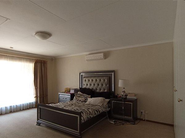 5 Bedroom Property for Sale in Gallo Manor Gauteng