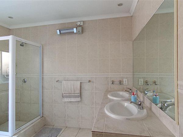 5 Bedroom Property for Sale in Gallo Manor Gauteng