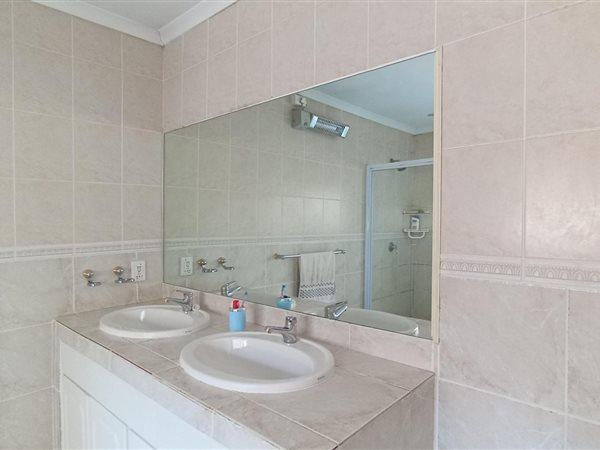 5 Bedroom Property for Sale in Gallo Manor Gauteng