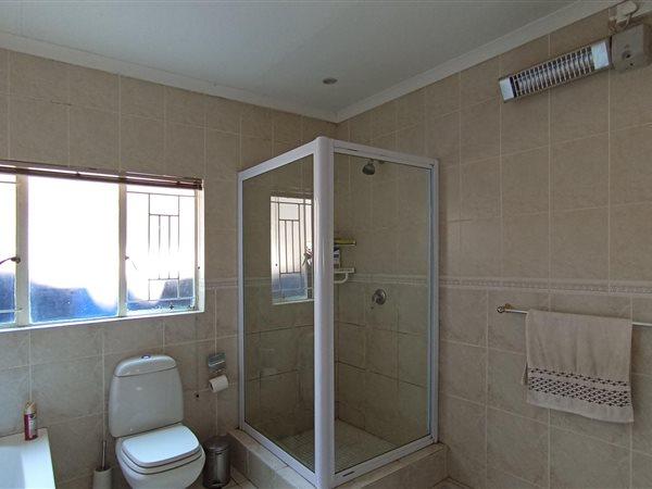 5 Bedroom Property for Sale in Gallo Manor Gauteng