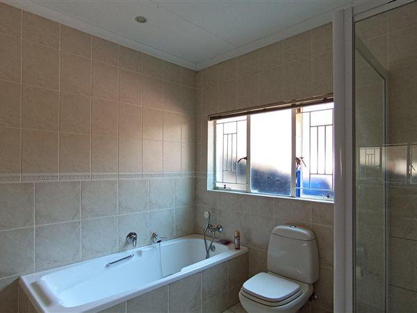 5 Bedroom Property for Sale in Gallo Manor Gauteng