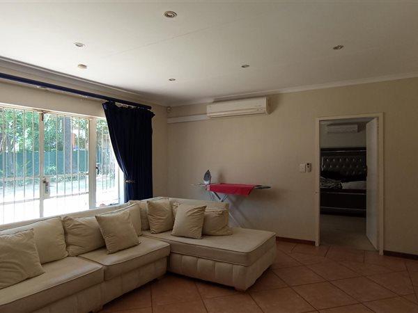 5 Bedroom Property for Sale in Gallo Manor Gauteng