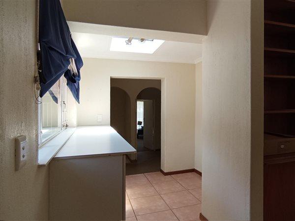5 Bedroom Property for Sale in Gallo Manor Gauteng
