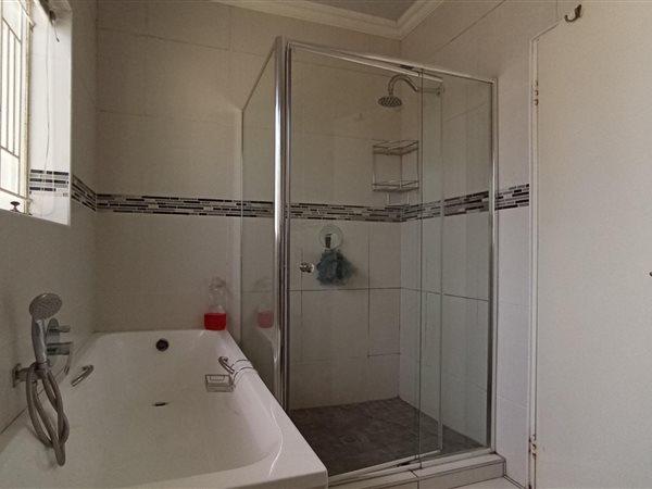 5 Bedroom Property for Sale in Gallo Manor Gauteng