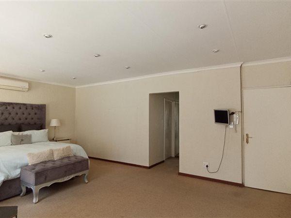 5 Bedroom Property for Sale in Gallo Manor Gauteng