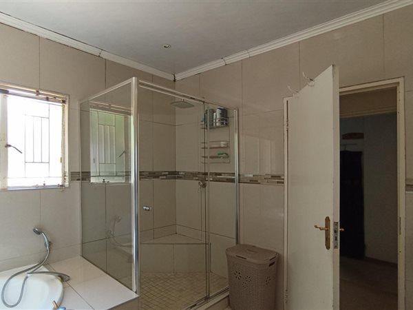 5 Bedroom Property for Sale in Gallo Manor Gauteng