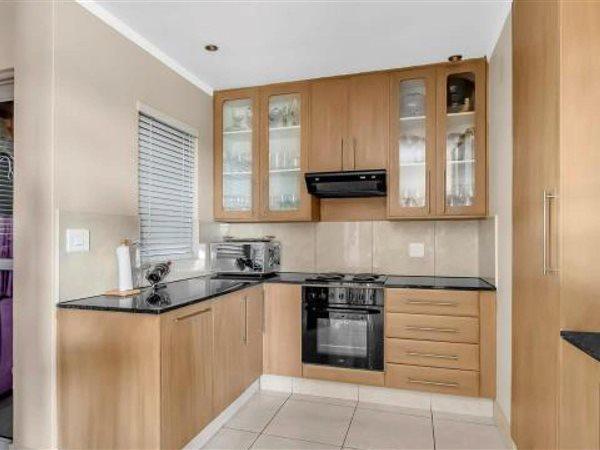 2 Bedroom Property for Sale in Sandhurst Gauteng