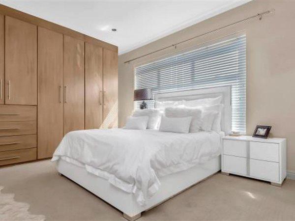 2 Bedroom Property for Sale in Sandhurst Gauteng