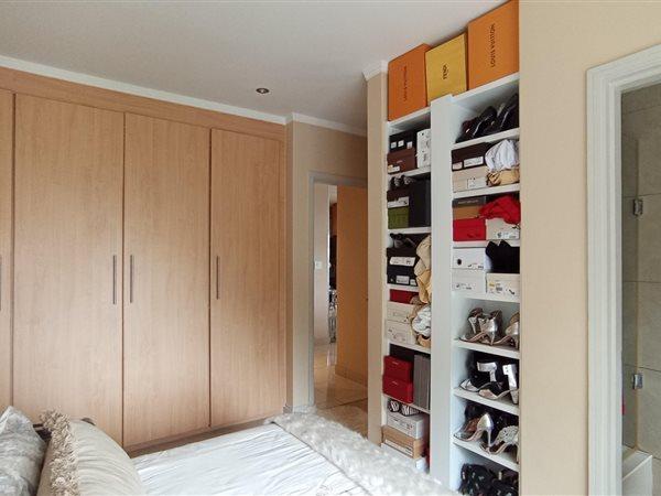2 Bedroom Property for Sale in Sandhurst Gauteng