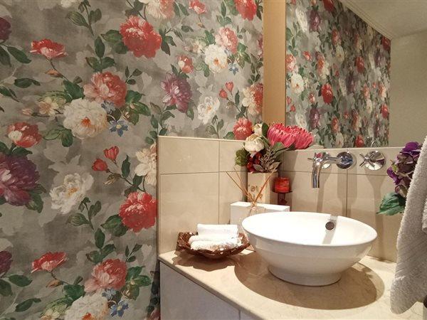 2 Bedroom Property for Sale in Sandhurst Gauteng