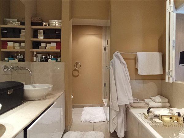 2 Bedroom Property for Sale in Sandhurst Gauteng
