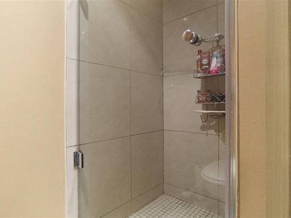 2 Bedroom Property for Sale in Sandhurst Gauteng