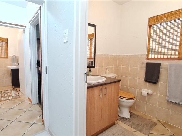 2 Bedroom Property for Sale in Sunninghill Gauteng