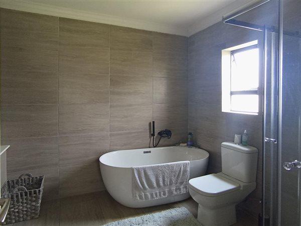 4 Bedroom Property for Sale in Blue Valley Golf Estate Gauteng