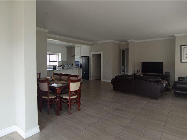 4 Bedroom Property for Sale in Blue Valley Golf Estate Gauteng
