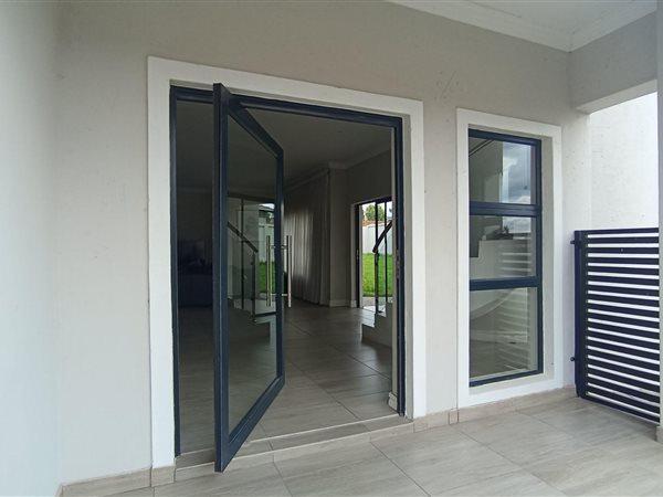 4 Bedroom Property for Sale in Blue Valley Golf Estate Gauteng