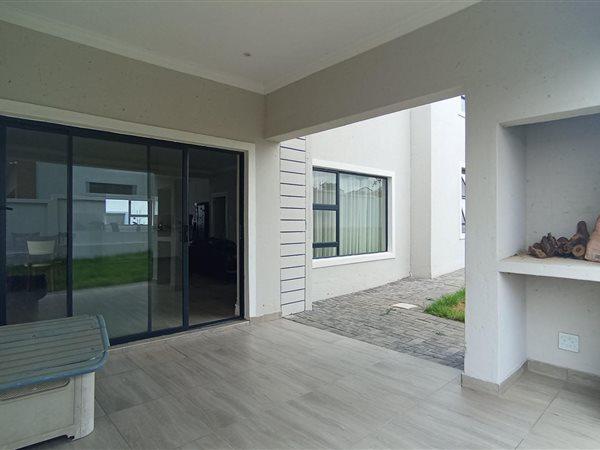 4 Bedroom Property for Sale in Blue Valley Golf Estate Gauteng