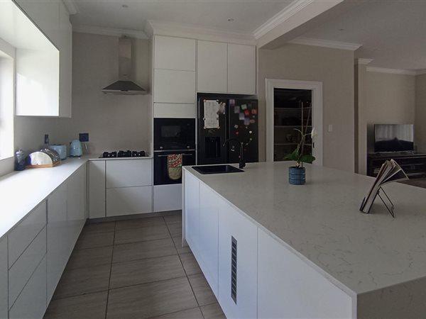 4 Bedroom Property for Sale in Blue Valley Golf Estate Gauteng