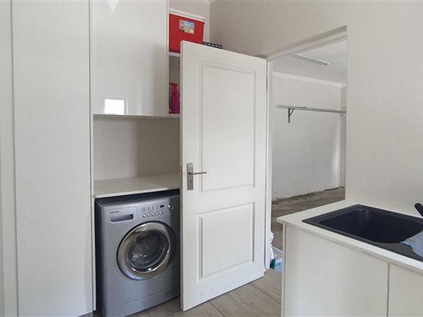 4 Bedroom Property for Sale in Blue Valley Golf Estate Gauteng