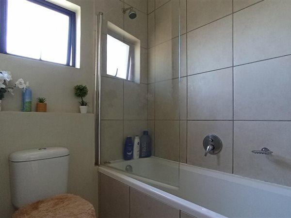 2 Bedroom Property for Sale in Grand Central Gauteng