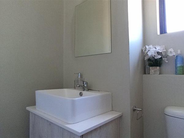 2 Bedroom Property for Sale in Grand Central Gauteng