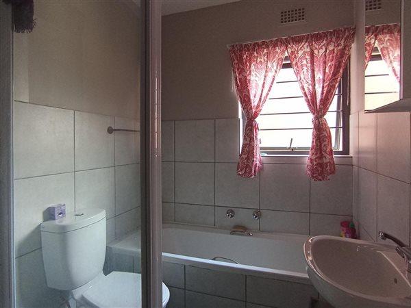 2 Bedroom Property for Sale in Grand Central Gauteng