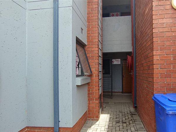 2 Bedroom Property for Sale in Grand Central Gauteng