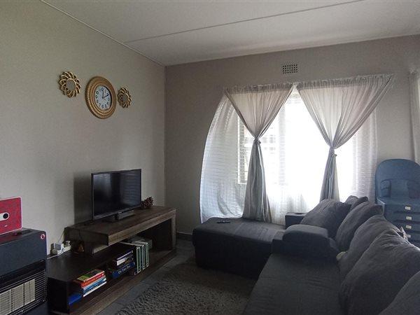 2 Bedroom Property for Sale in Grand Central Gauteng
