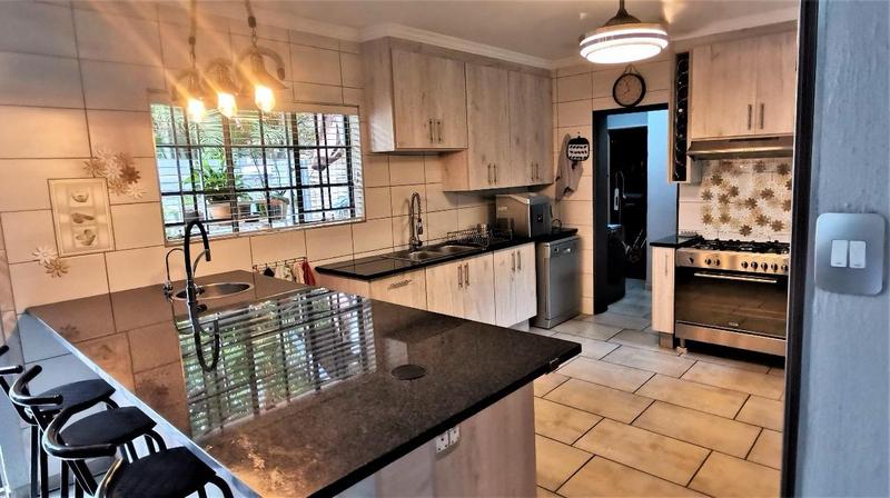 5 Bedroom Property for Sale in Florauna Gauteng