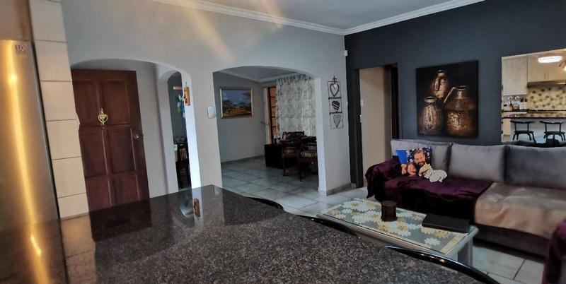5 Bedroom Property for Sale in Florauna Gauteng