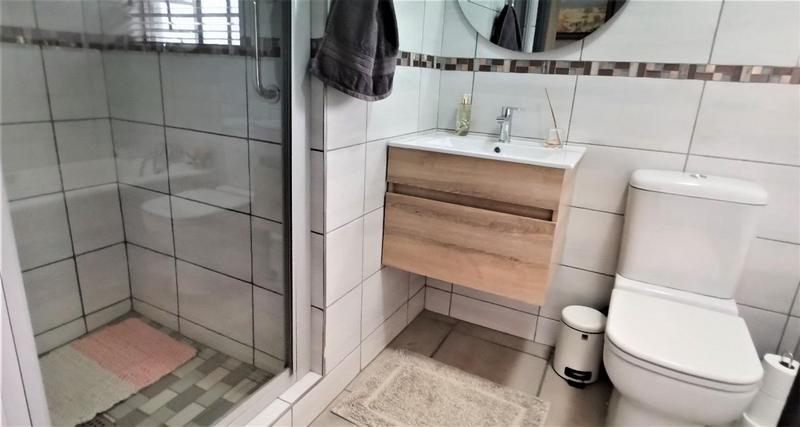 5 Bedroom Property for Sale in Florauna Gauteng