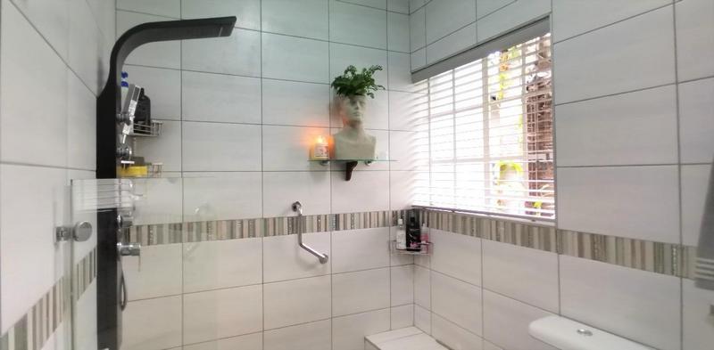 5 Bedroom Property for Sale in Florauna Gauteng