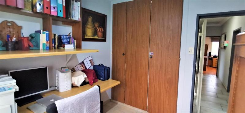 5 Bedroom Property for Sale in Florauna Gauteng