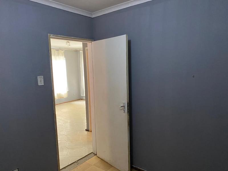 2 Bedroom Property for Sale in Zola Gauteng