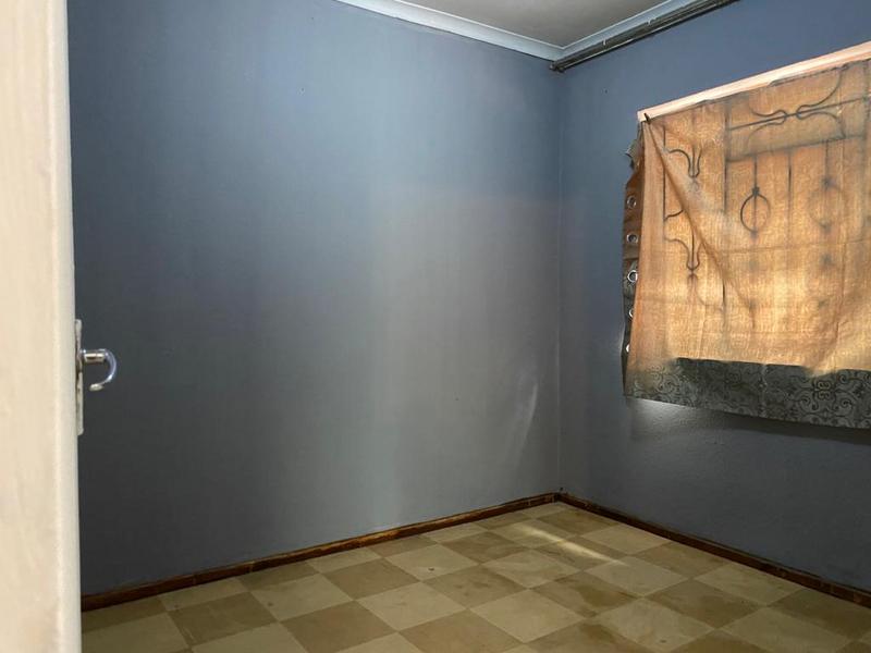 2 Bedroom Property for Sale in Zola Gauteng