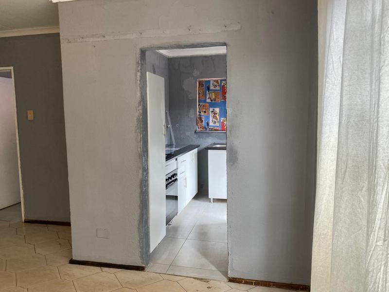 2 Bedroom Property for Sale in Zola Gauteng