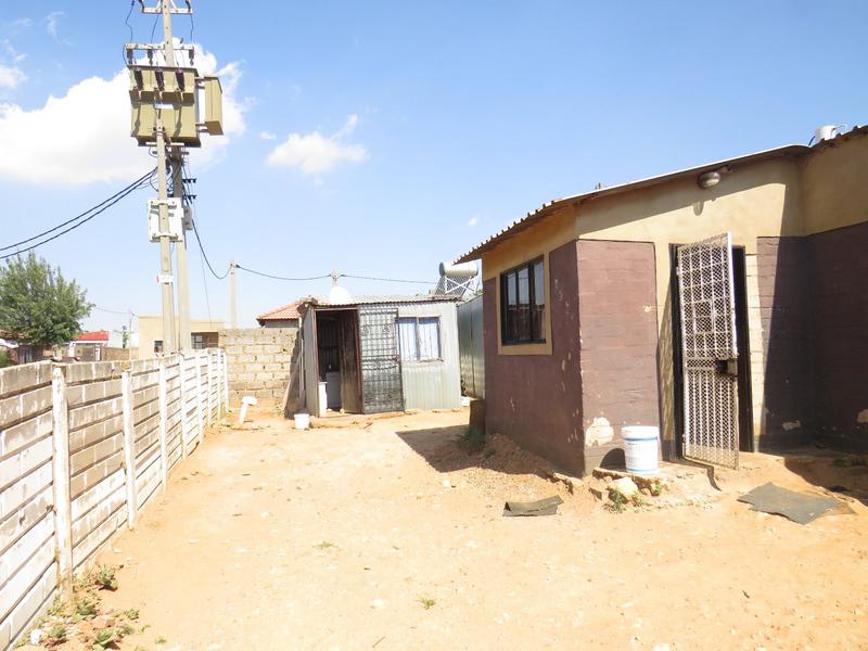 2 Bedroom Property for Sale in Tshepisong Gauteng