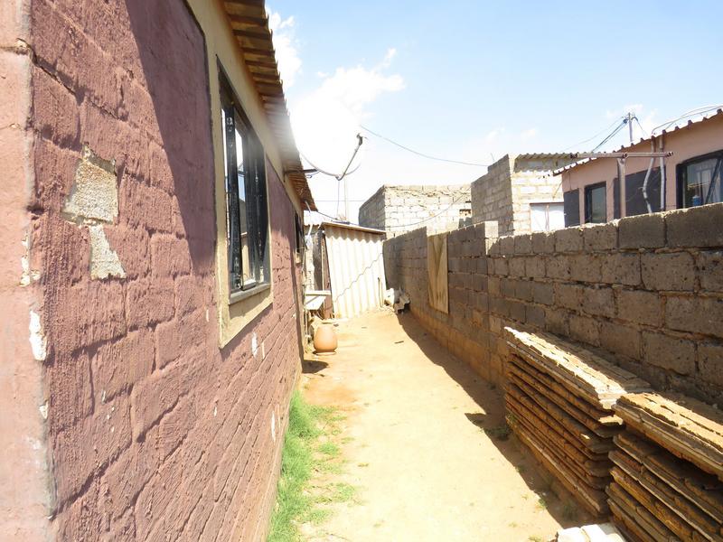 2 Bedroom Property for Sale in Tshepisong Gauteng